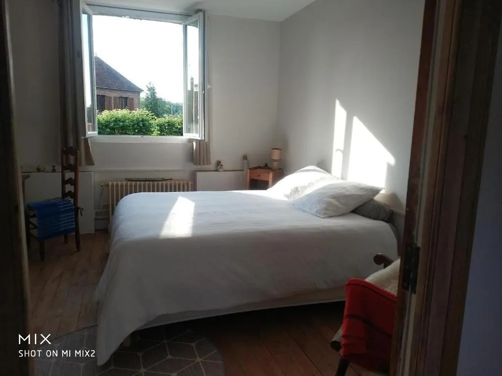 Chambre Calme Et Accueillante 13 Kmtrs Aeroport, Parking Gratuit, Navette Gare Ou Aeroport Saint-Germain-la-Poterie 0*,